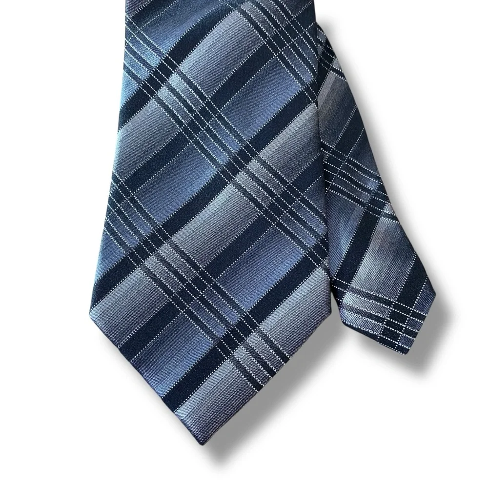 Classic Blue Plaid Men's Tie - Stylish Professional Look